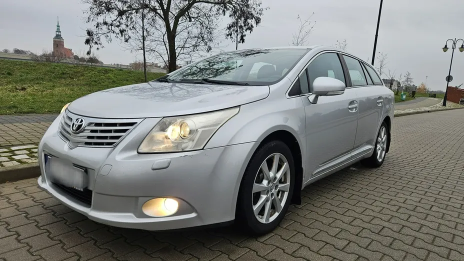 TOYOTA Avensis -