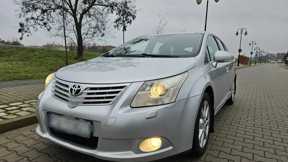 TOYOTA Avensis -