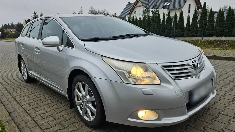 TOYOTA Avensis -