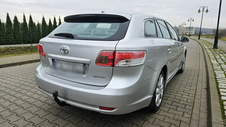 TOYOTA Avensis -