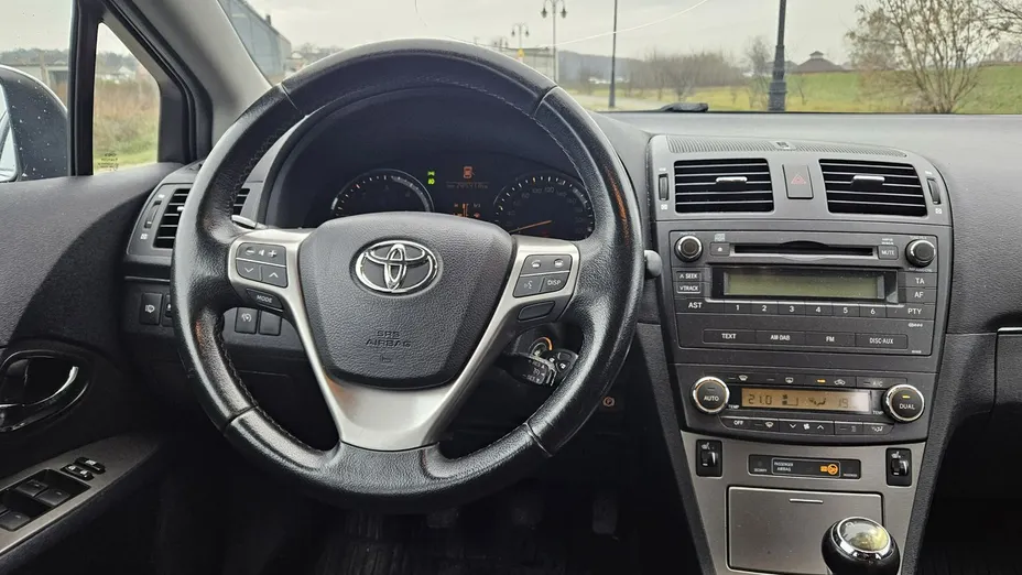 TOYOTA Avensis -