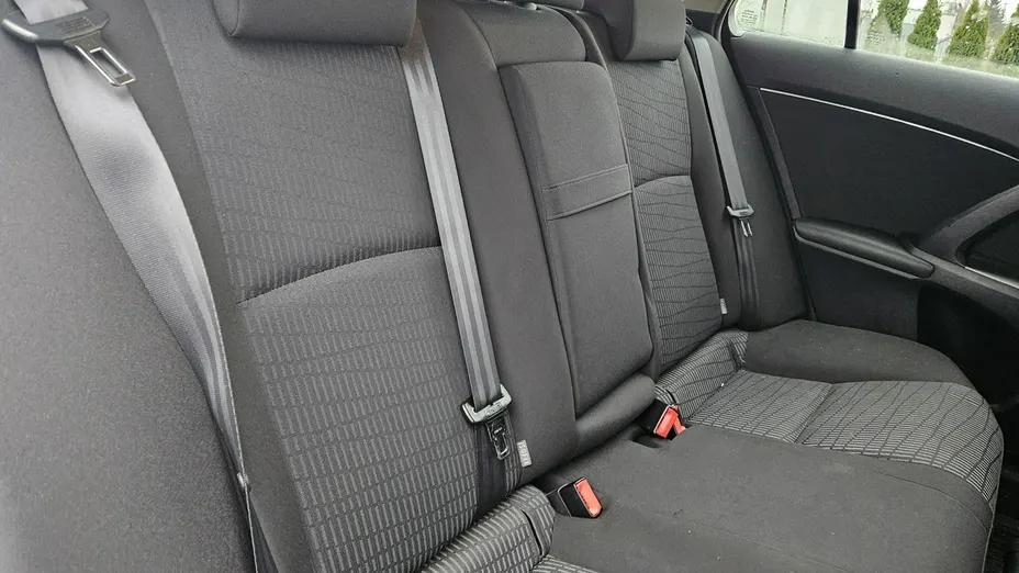 TOYOTA Avensis -