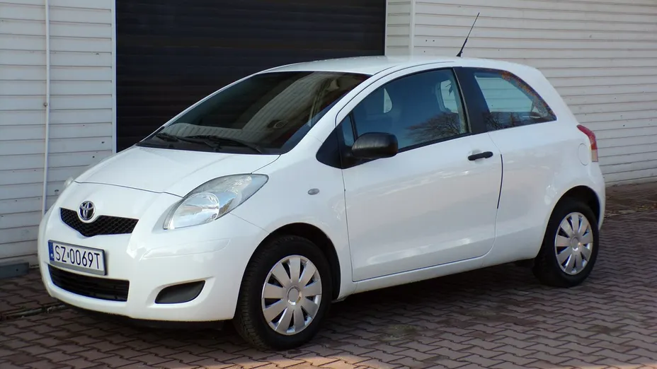 TOYOTA Yaris -