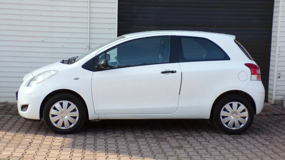 TOYOTA Yaris -