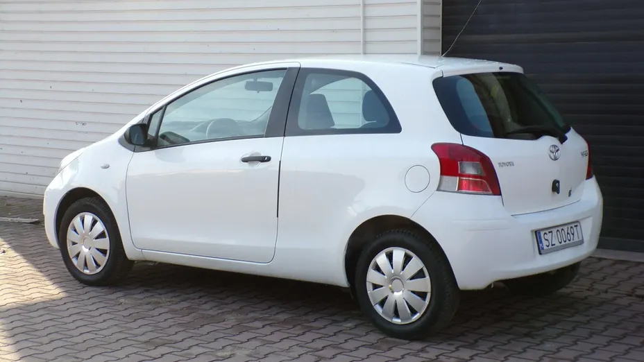 TOYOTA Yaris -