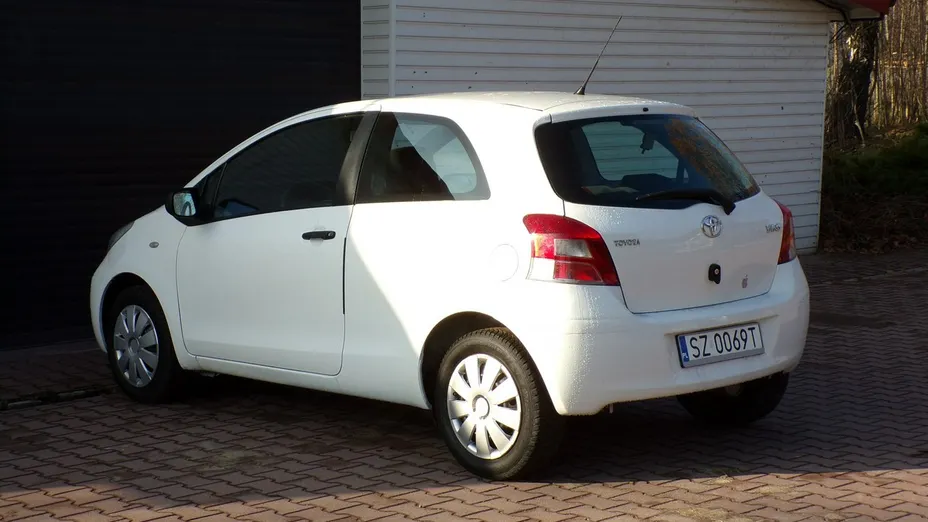 TOYOTA Yaris -