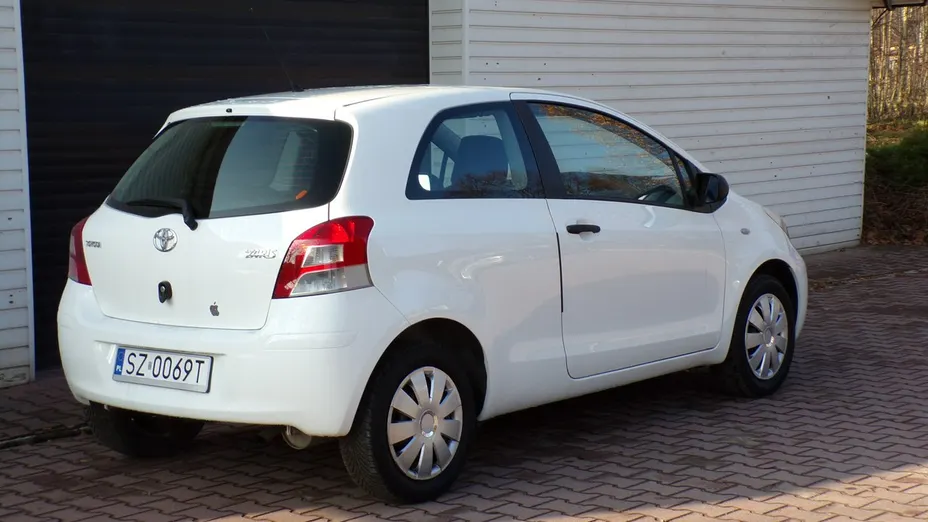 TOYOTA Yaris -