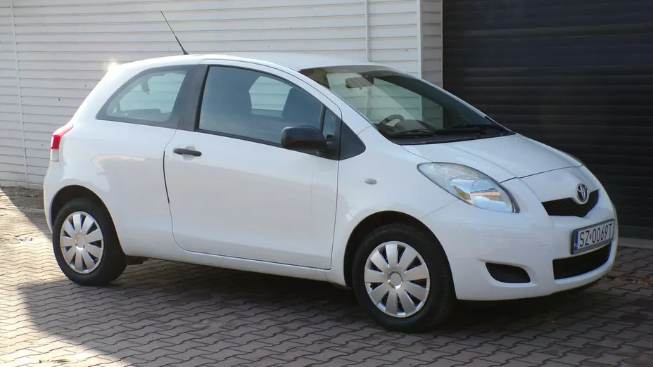 TOYOTA Yaris -
