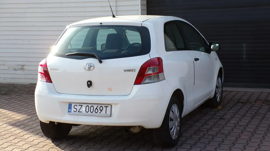 TOYOTA Yaris -