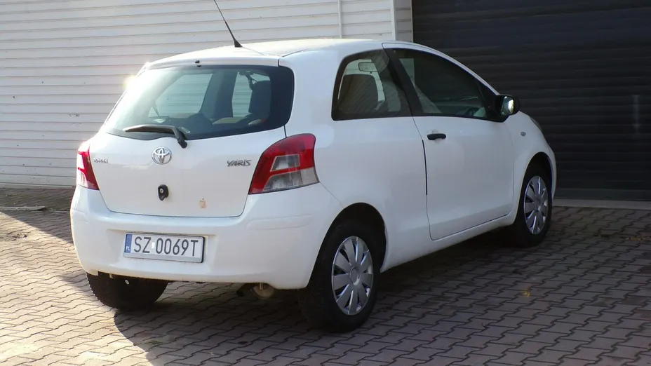 TOYOTA Yaris -