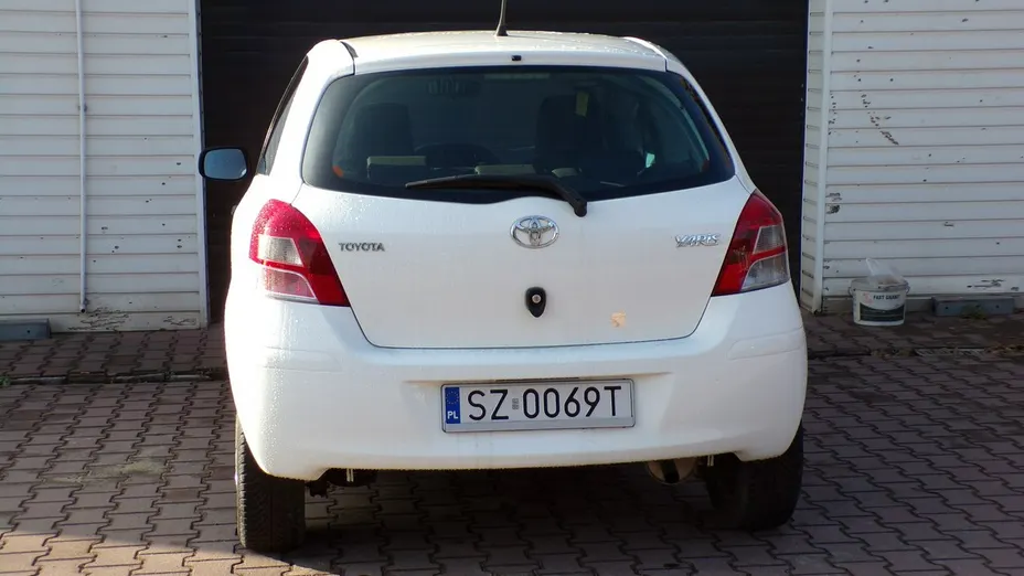 TOYOTA Yaris -