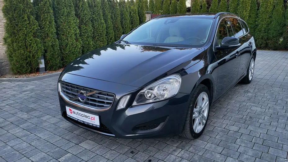 VOLVO V60 -
