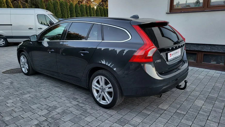 VOLVO V60 -