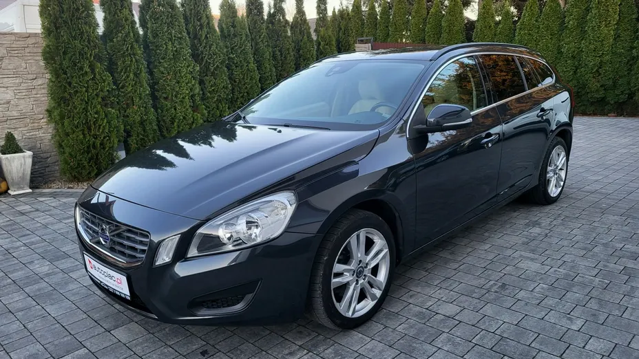 VOLVO V60 -