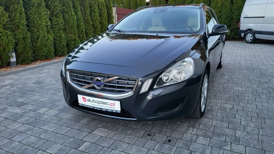 VOLVO V60 -