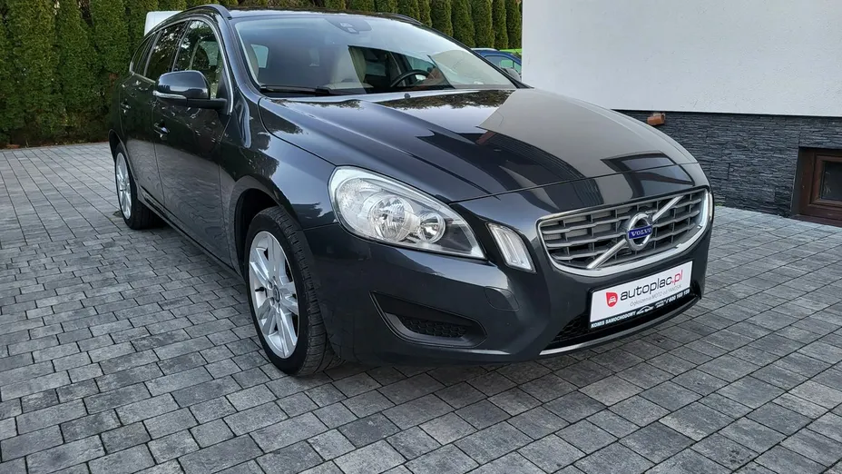 VOLVO V60 -