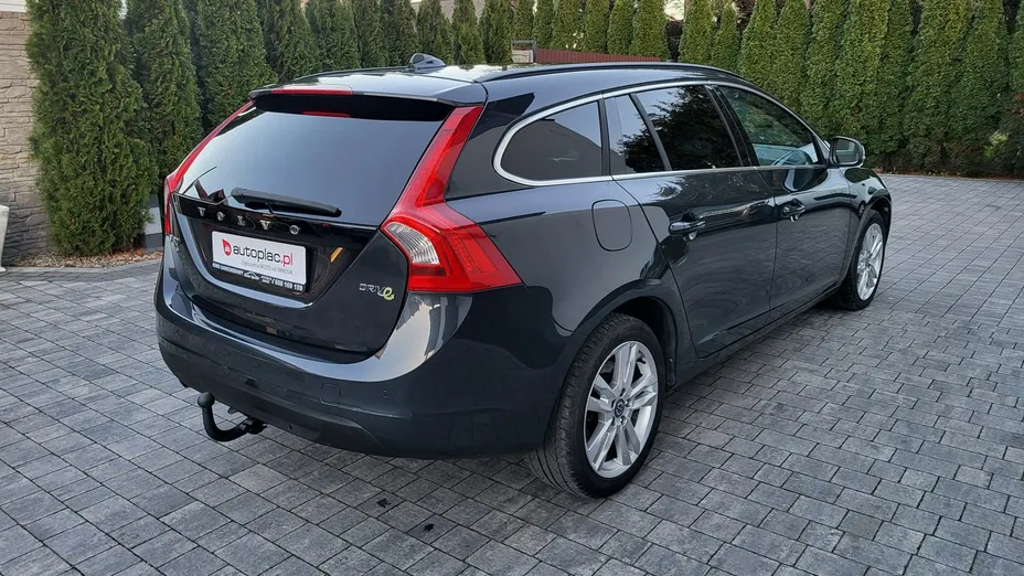 VOLVO V60 -