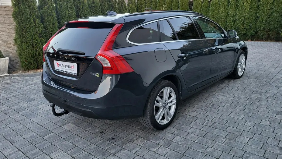 VOLVO V60 -