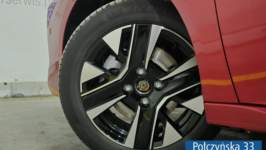 PEUGEOT 208 -