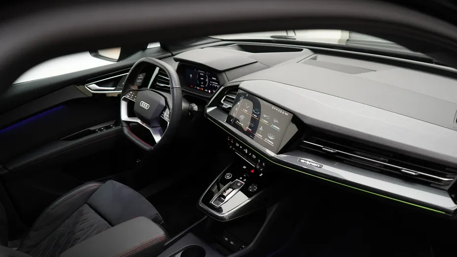 AUDI Q4 Sportback e-tron -