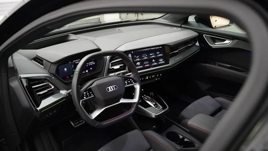 AUDI Q4 Sportback e-tron -