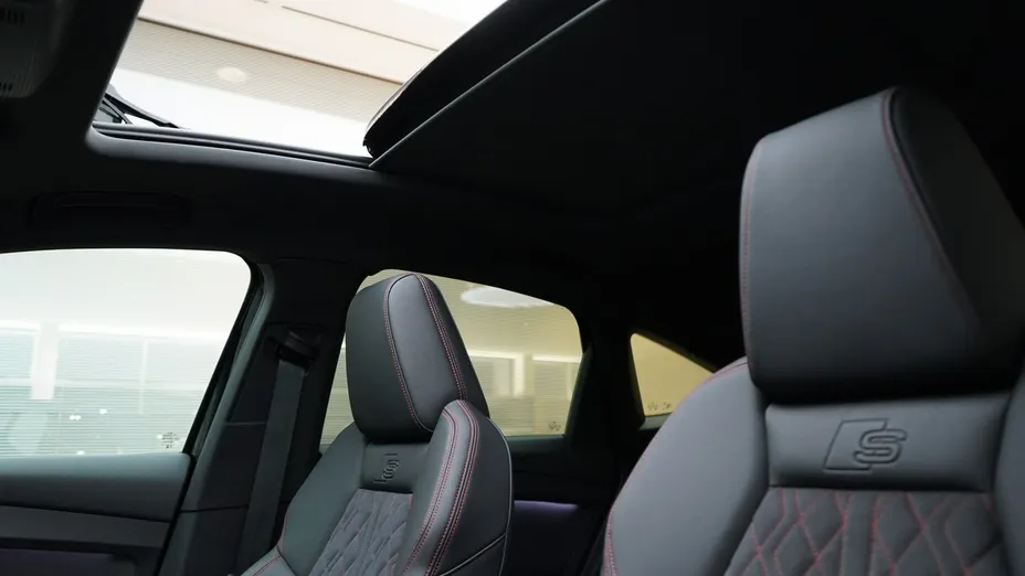 AUDI Q4 Sportback e-tron -