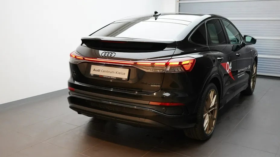 AUDI Q4 Sportback e-tron -