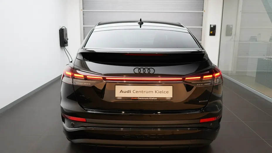AUDI Q4 Sportback e-tron -