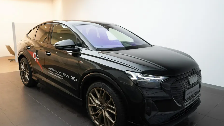 AUDI Q4 Sportback e-tron -