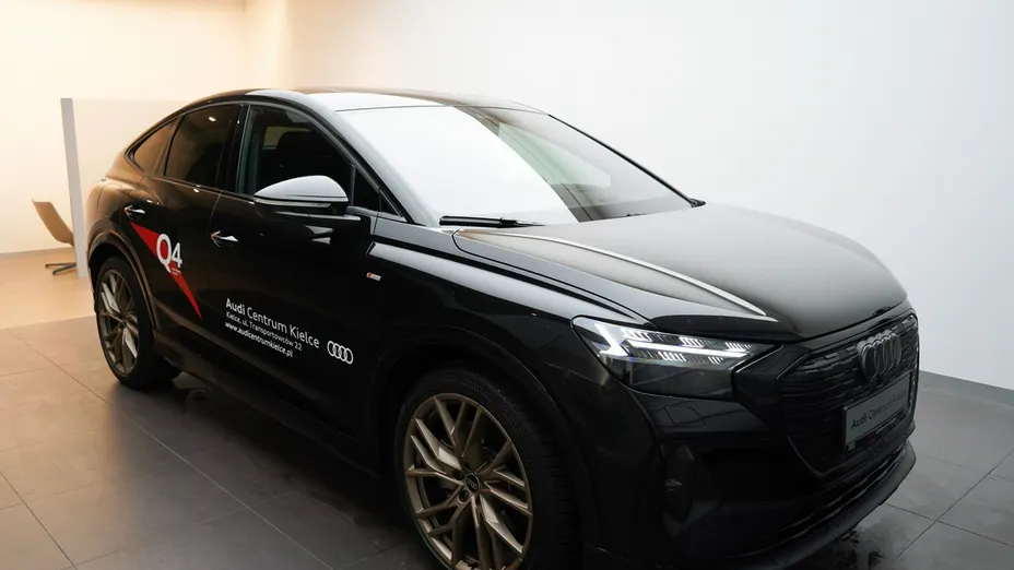 AUDI Q4 Sportback e-tron -