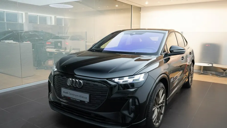 AUDI Q4 Sportback e-tron -