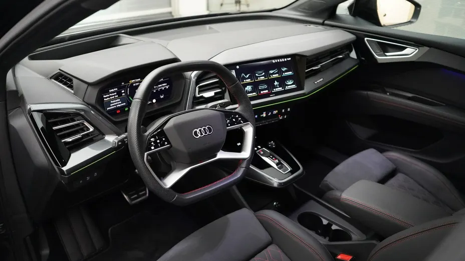 AUDI Q4 Sportback e-tron -