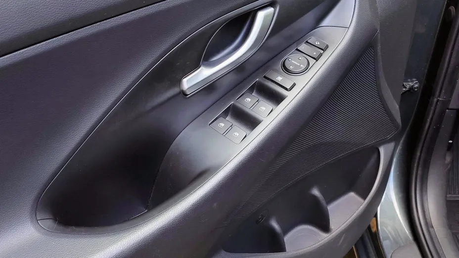 HYUNDAI i30 -