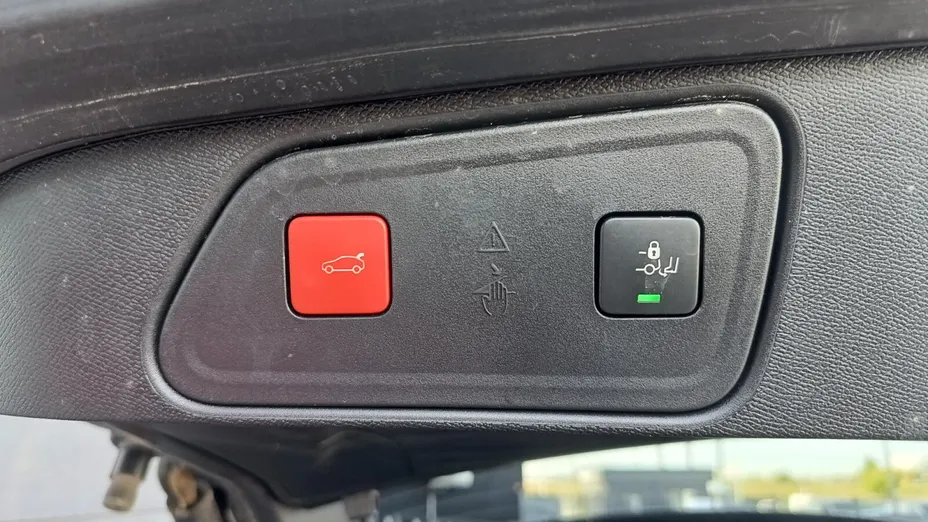 PEUGEOT 3008 -