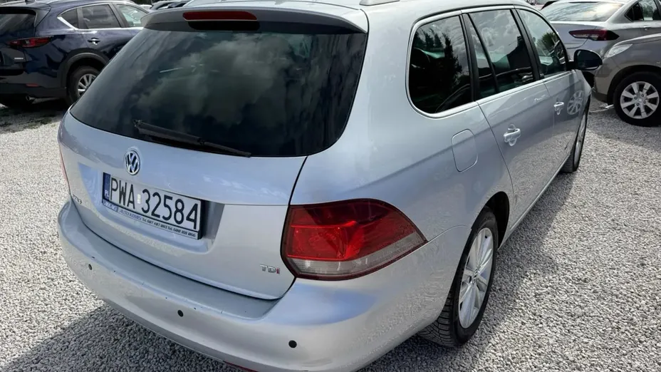 VOLKSWAGEN Golf -