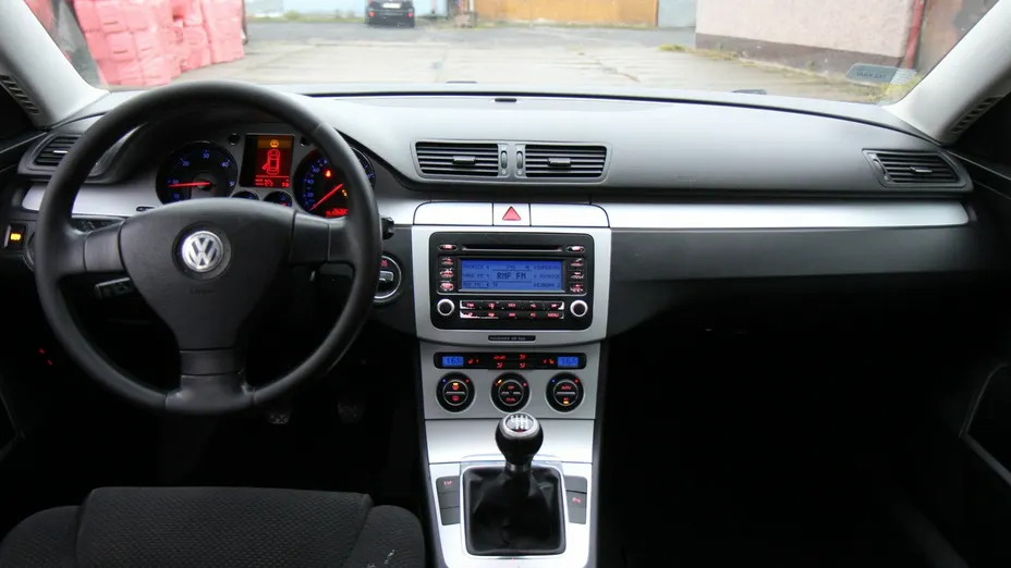 VOLKSWAGEN Passat -
