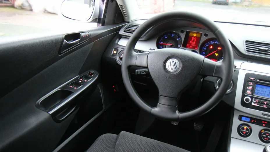 VOLKSWAGEN Passat -