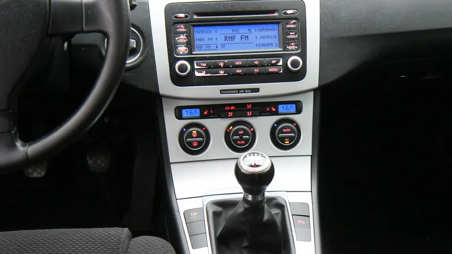 VOLKSWAGEN Passat -