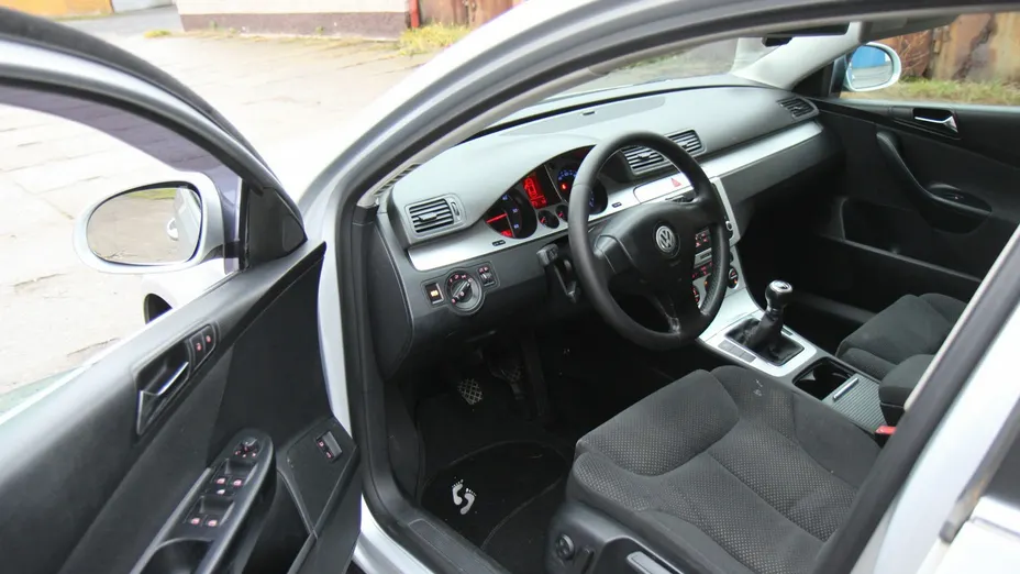 VOLKSWAGEN Passat -
