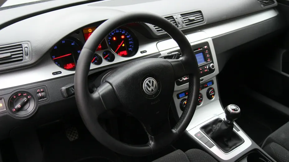 VOLKSWAGEN Passat -