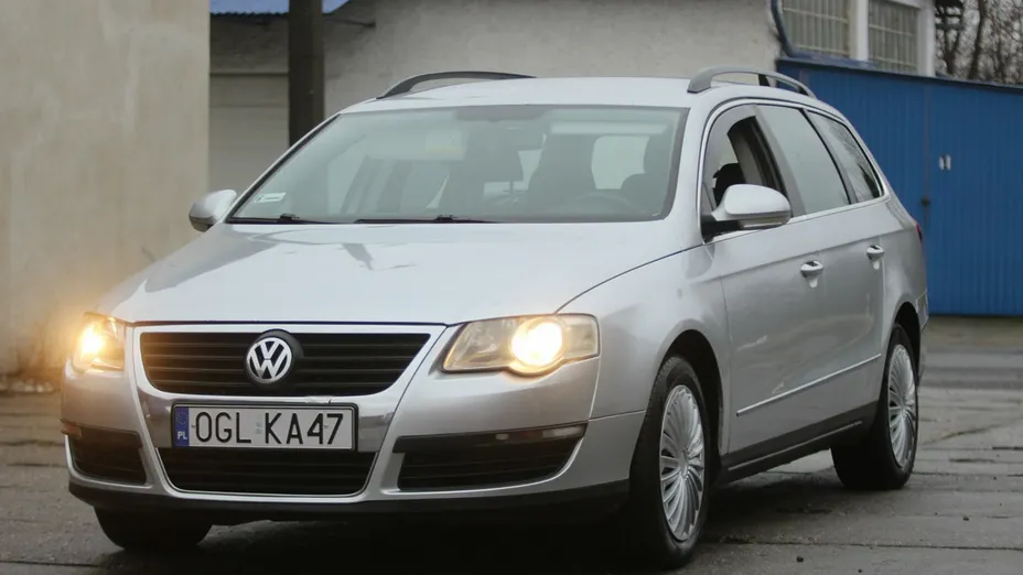 VOLKSWAGEN Passat -