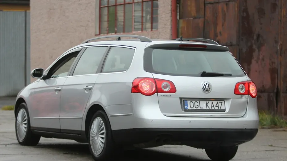 VOLKSWAGEN Passat -