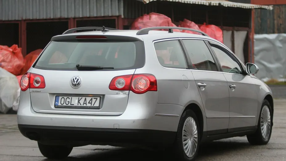 VOLKSWAGEN Passat -