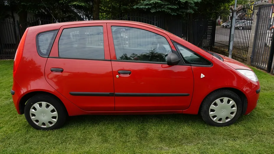 MITSUBISHI Colt -