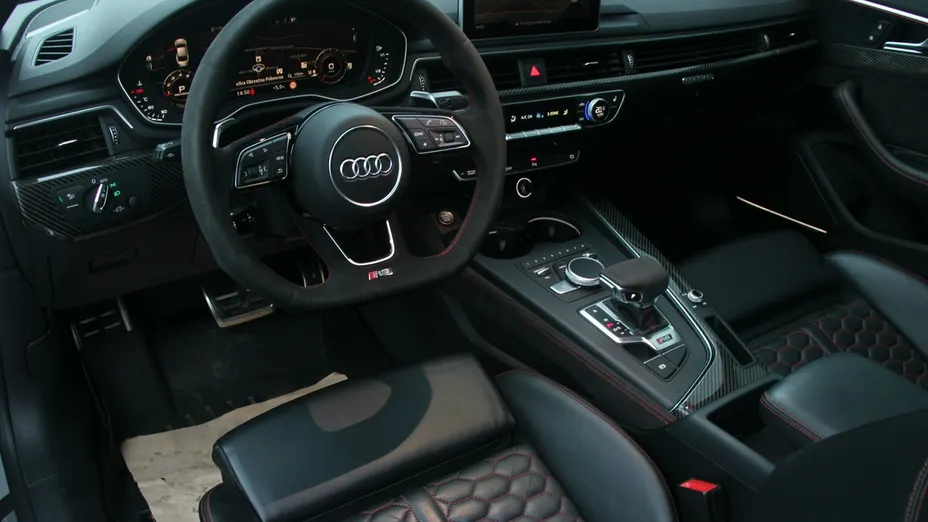 AUDI RS5 -