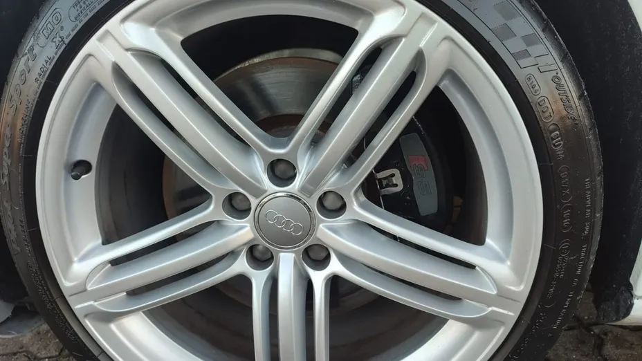 AUDI S5 -