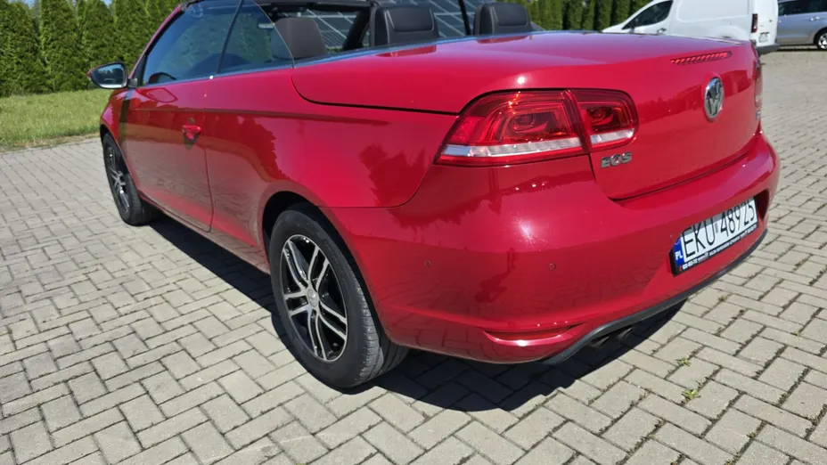 VOLKSWAGEN Eos -