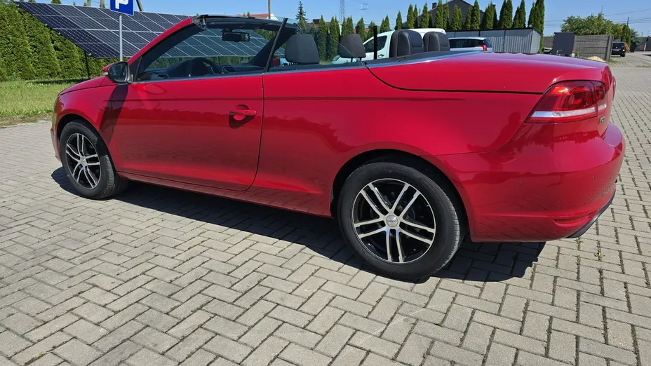 VOLKSWAGEN Eos -