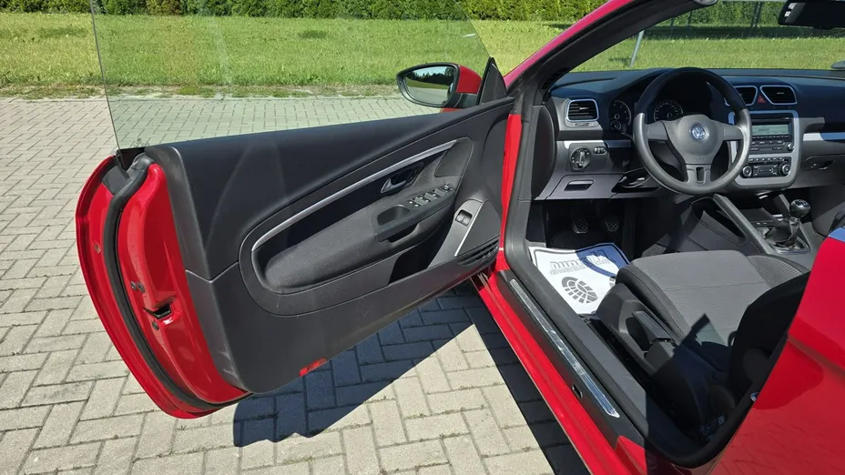 VOLKSWAGEN Eos -