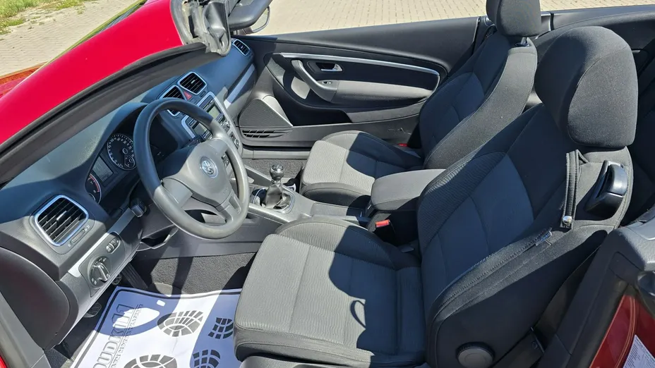 VOLKSWAGEN Eos -